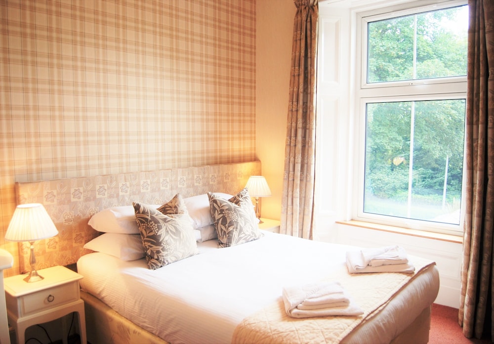 Kingswood Hotel 8/32