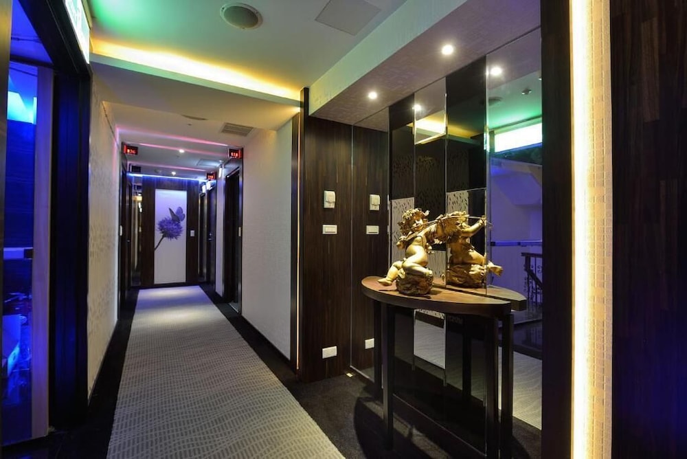See S Revert Hotel 47/53