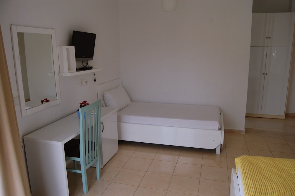 ROOM, TRIPLE, SEA VIEW
