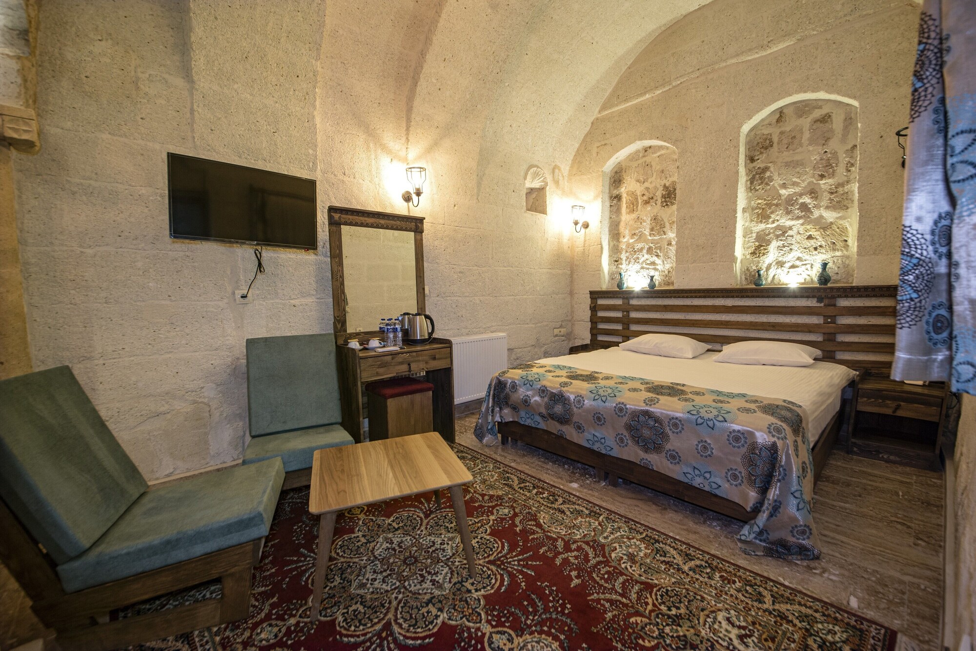 ROYAL, SUITE, DOUBLE BED, JETTED TUB