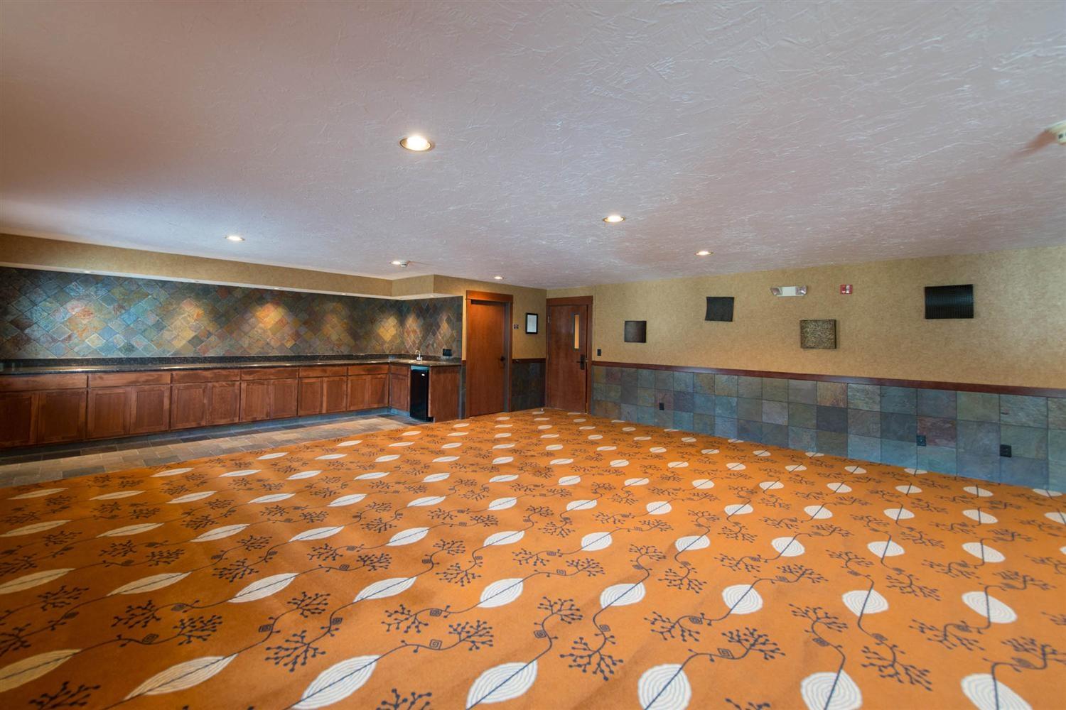 Lloyd Hotel Astoria Bayfront, Ascend Hotel Collection, OR 4/43
