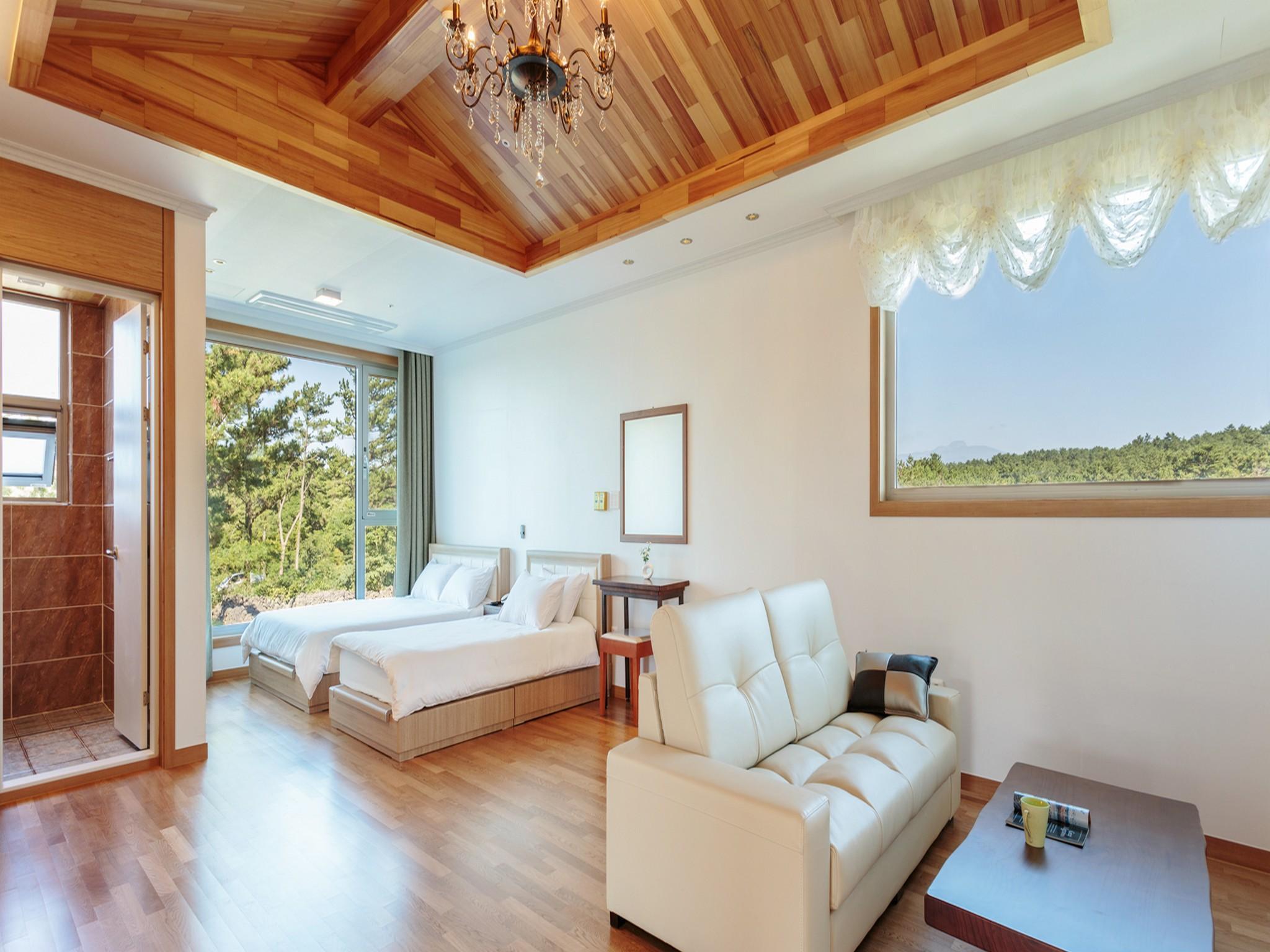 Deluxe, Twin Beds, 1 Double and 1 Single Bed, 20 Pyeong