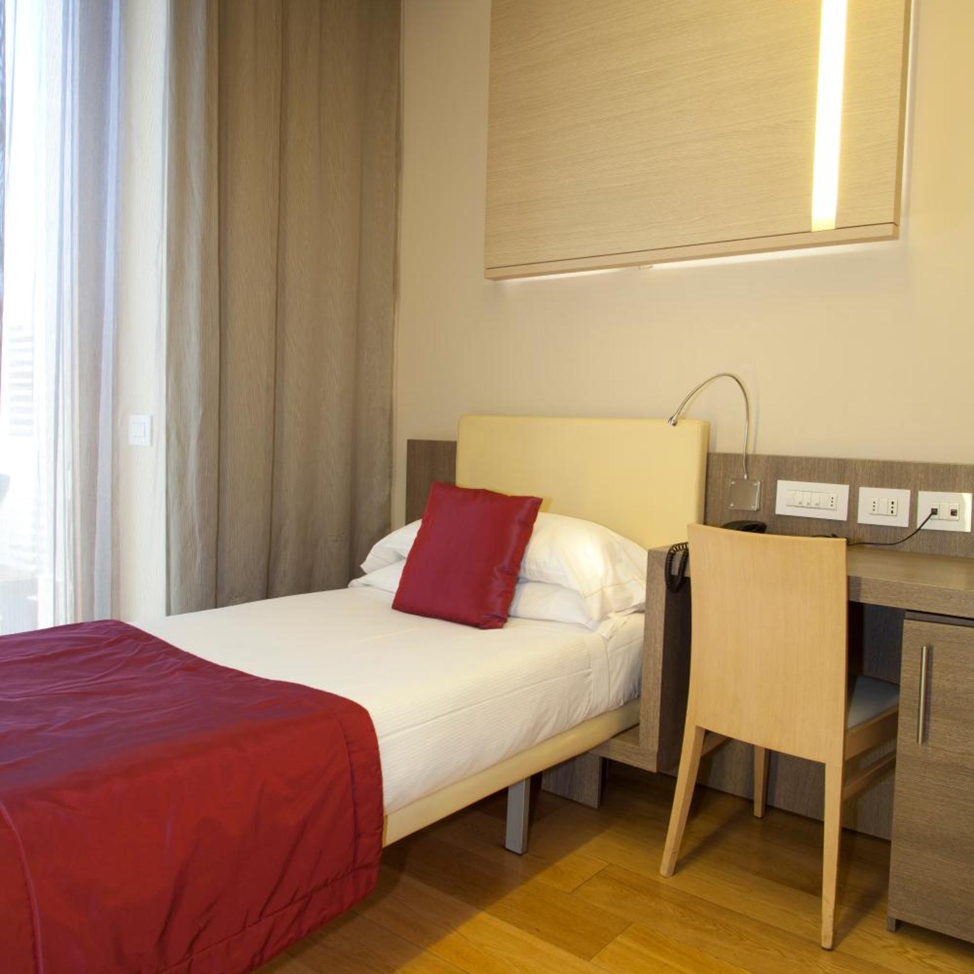 ROOM, SINGLE