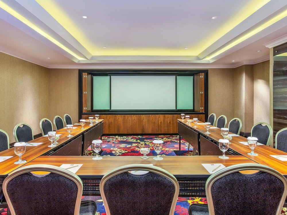 IBIS BANDUNG TRANS STUDIO 53/61