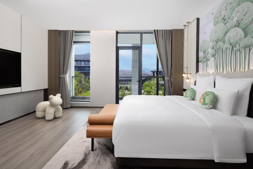 Theme, Deluxe, Family, Suite, King Bed, Bunk Bed