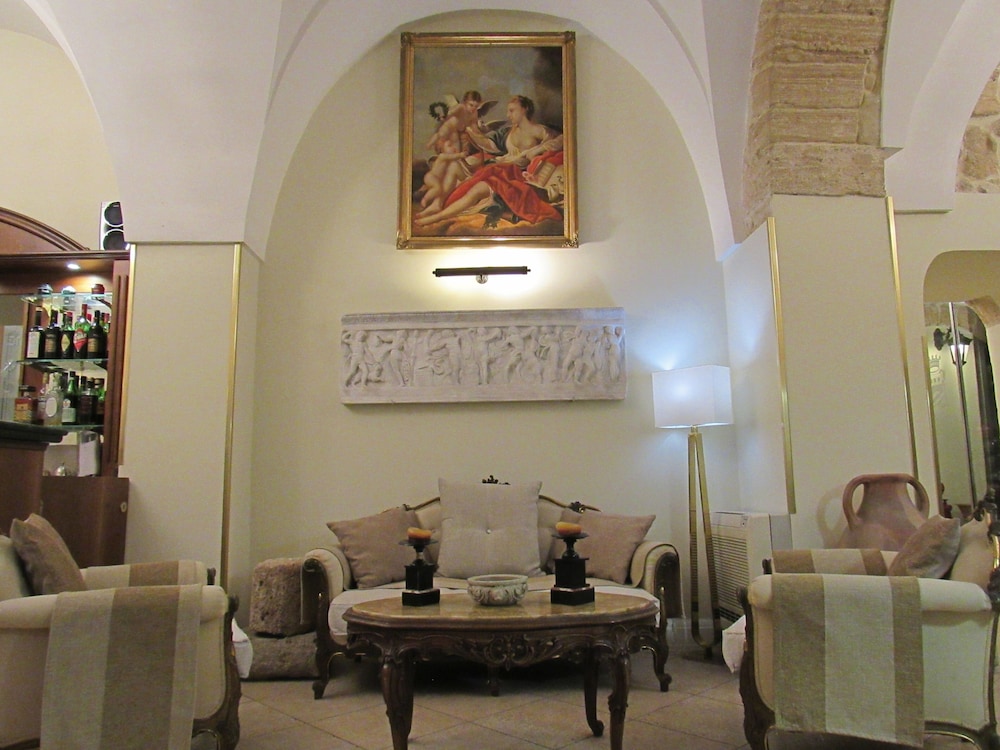 Akropolis Hotel 38/63