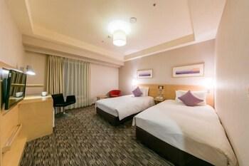 Universal, Twin Beds