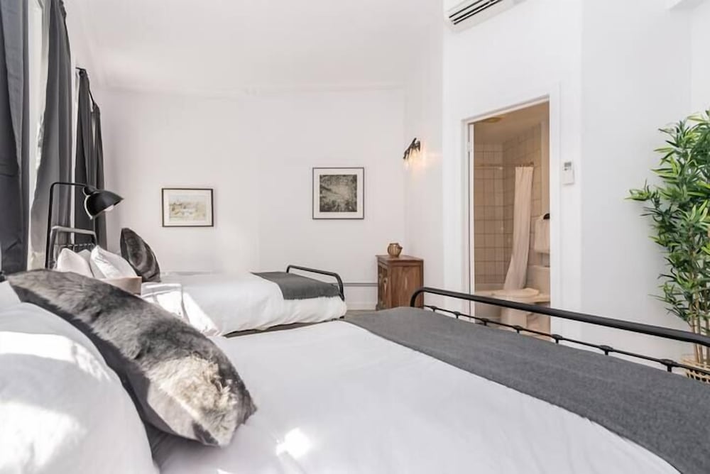 Hotel Manoir des Remparts 24/72