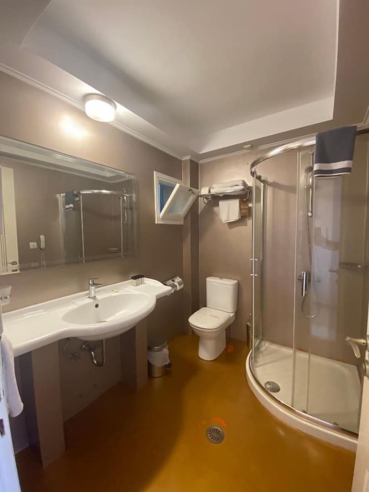 Alonissos Beach Bungalows And Suites Hotel 50/50