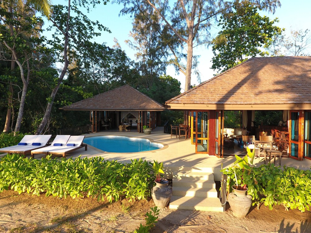 Koh Jum Beach Villas 70/76