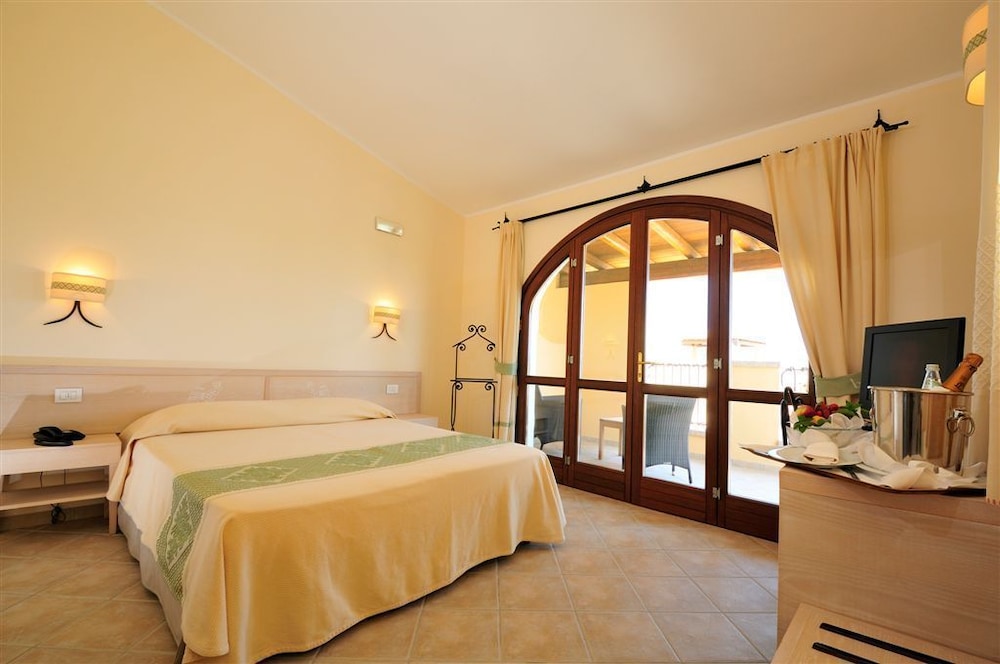 Room at Baia del Porto, BUDONI