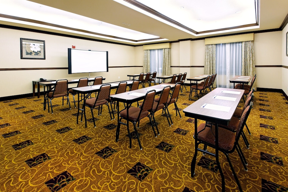 Holiday Inn Express Hotel and Suites Fresno Northwest-Herndon 40/42