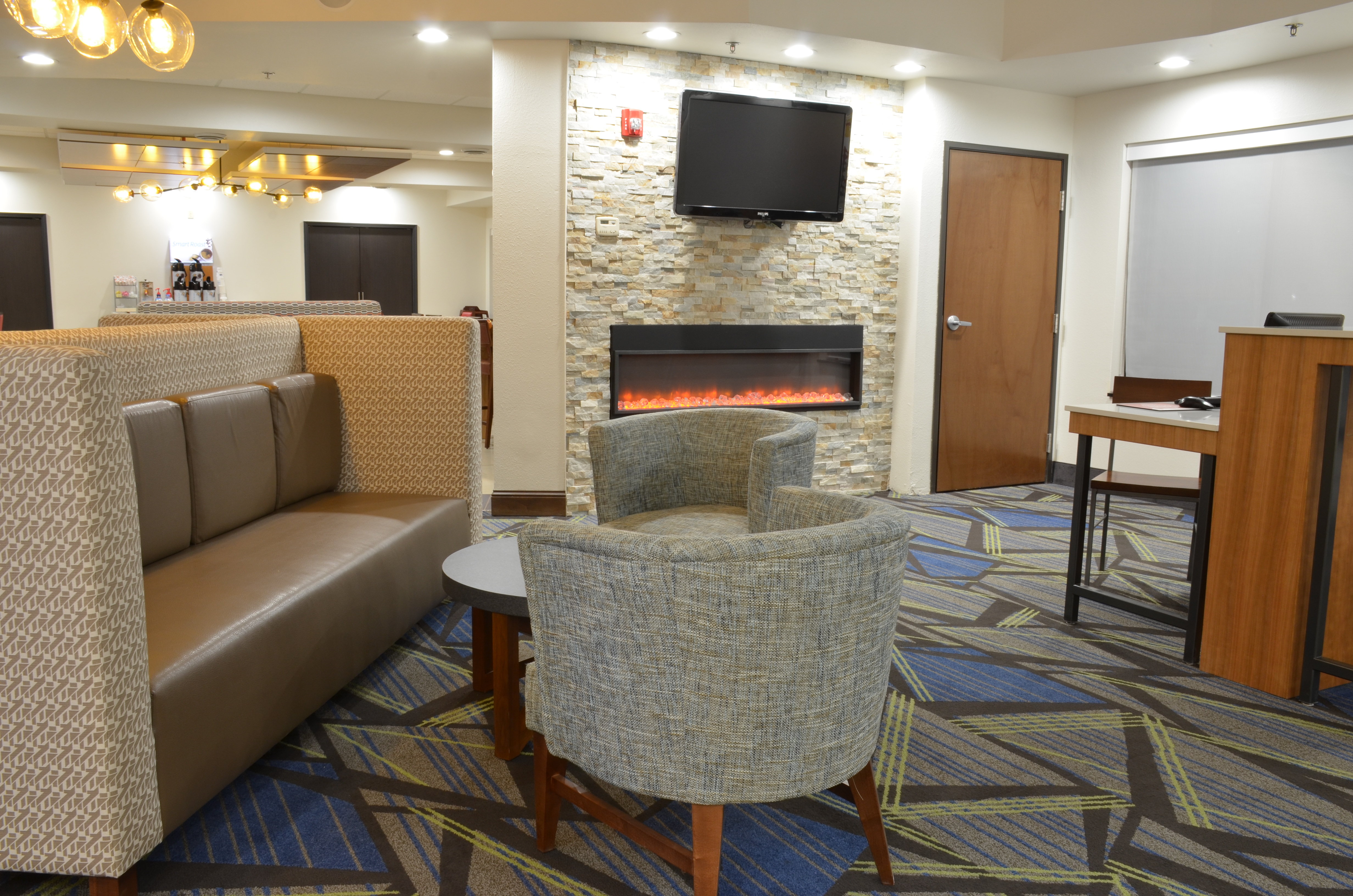 Holiday Inn Express Waterloo-Cedar Falls 58/59