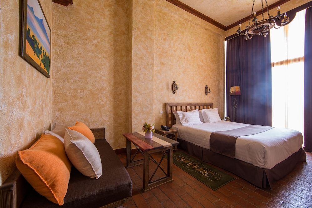 CAUCASUS HOTEL 22/74
