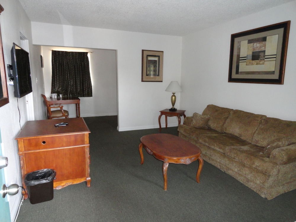 Travel Inn 24/33