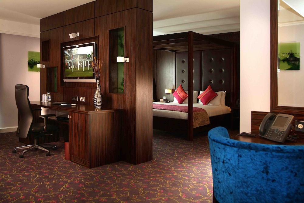 CROWNE PLAZA BLANCHARDSTOWN 50/76