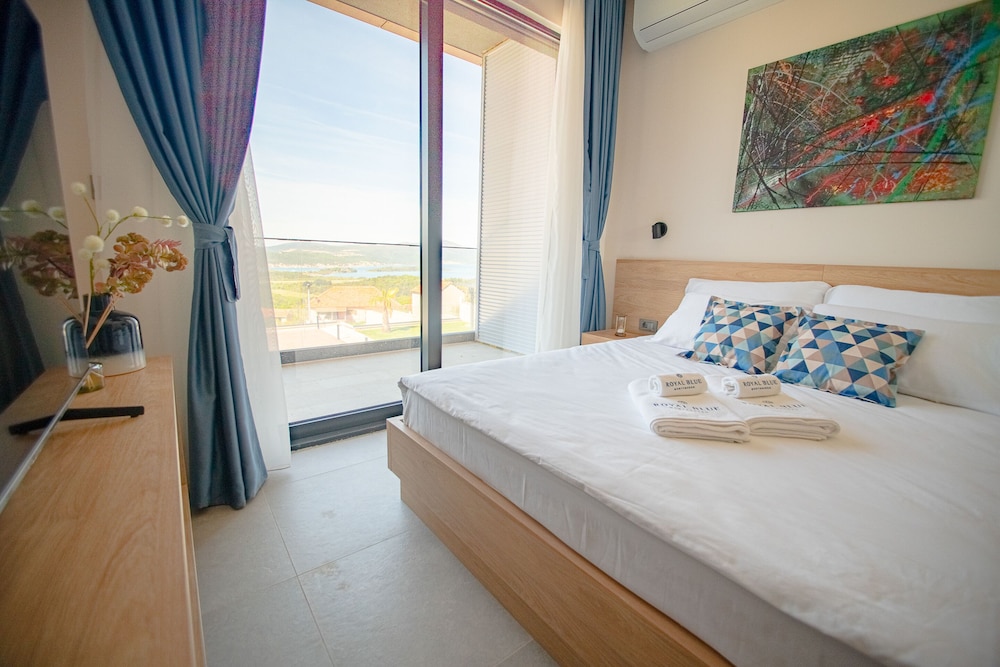 Royal Blue Resort & Residences 17/50