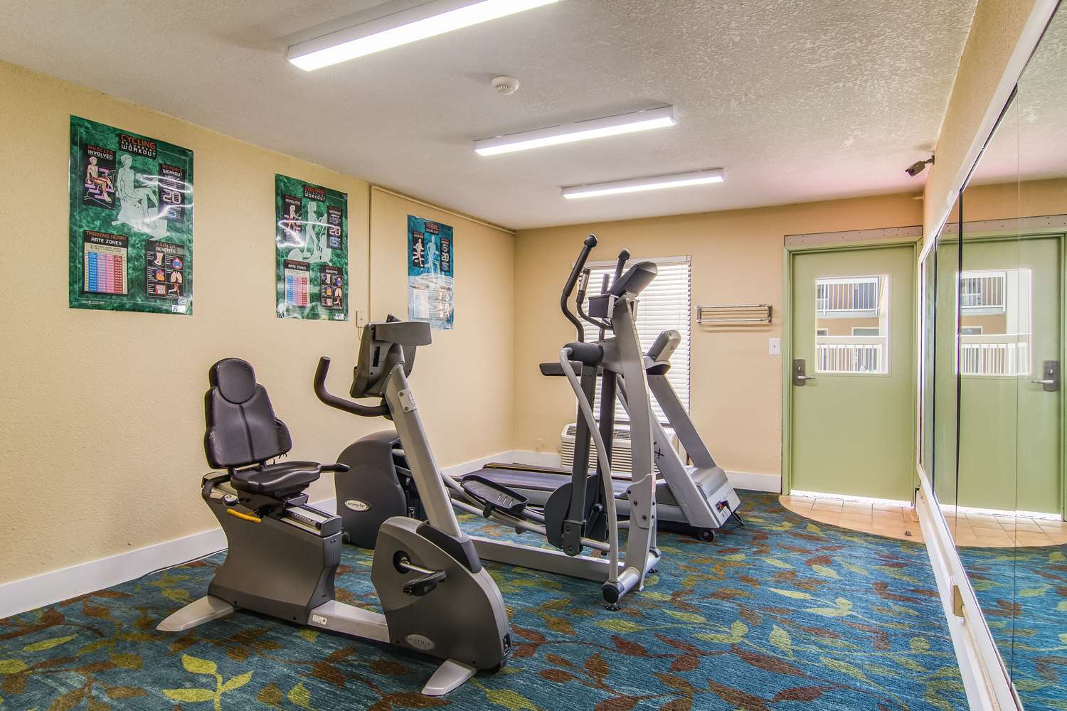 Suburban Studios Hotel Kingsland Near I-95 21/33