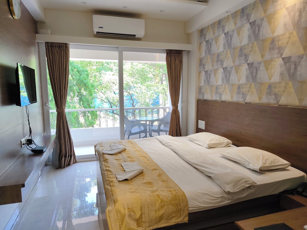Hotel Shreyas 9/40