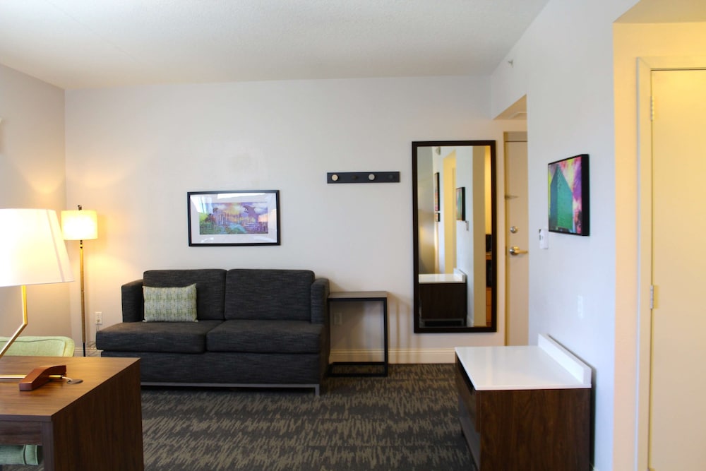 Hampton Inn and Suites Sarasota/Bradenton-Airport 38/68
