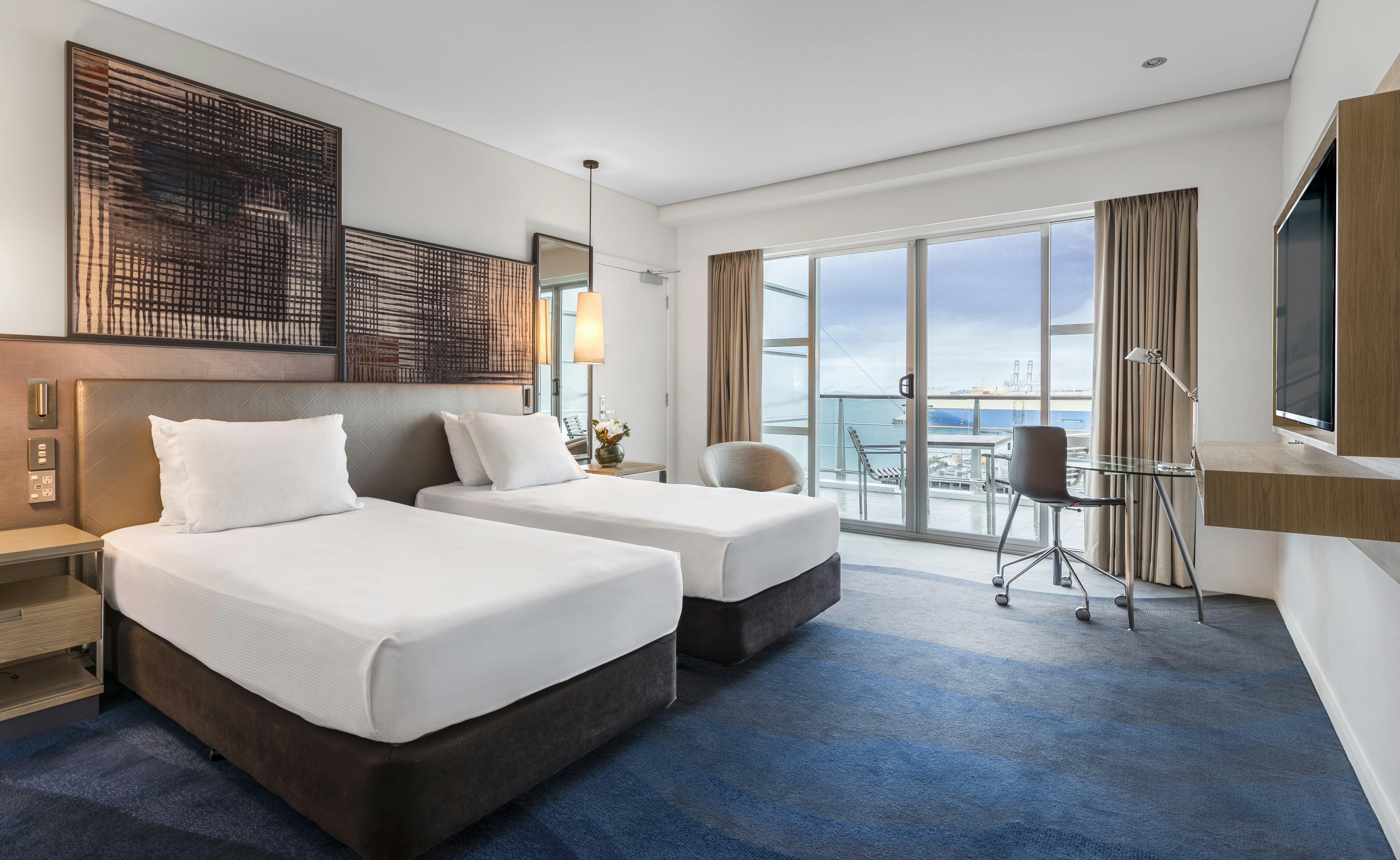 DELUXE, TWIN BEDS, HARBOUR VIEW
