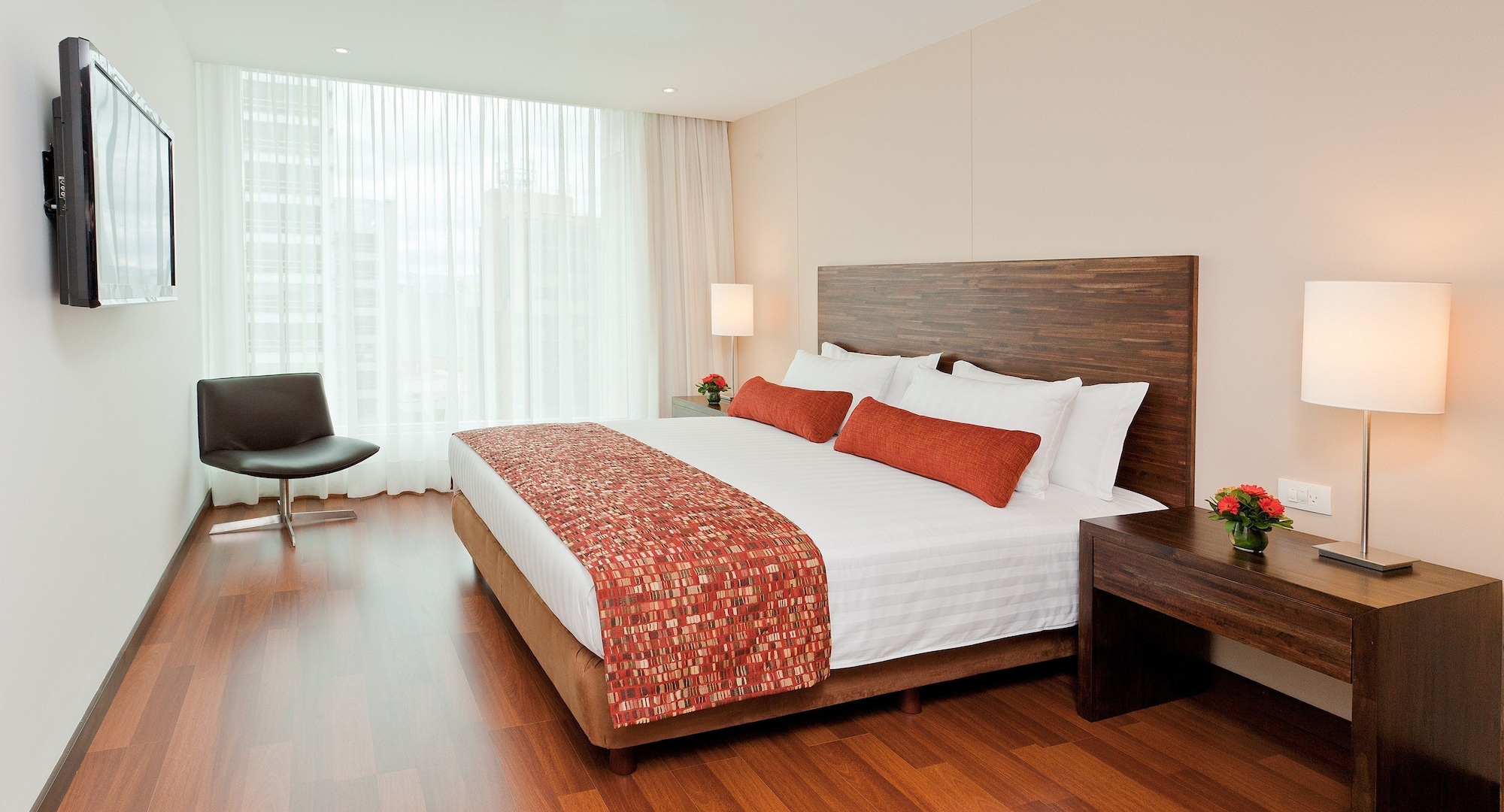 JUNIOR SUITE, KING BED