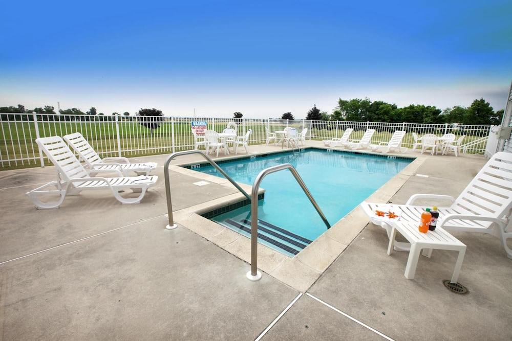 Lancaster Inn and Suites 5/64