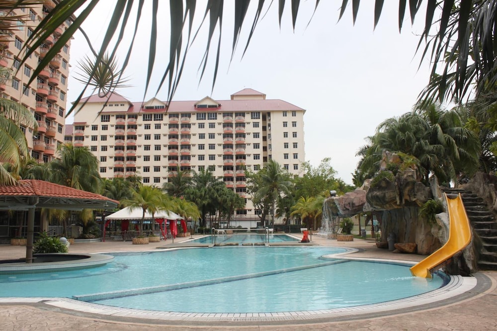 Glory Beach Resort 10/68