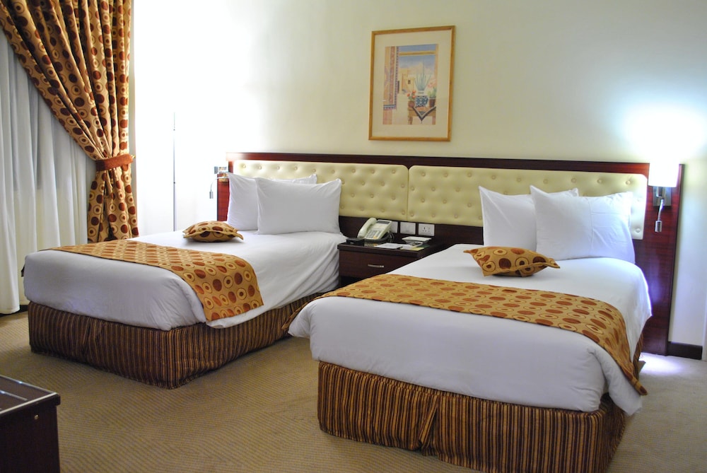 LARSA HOTEL 20/48