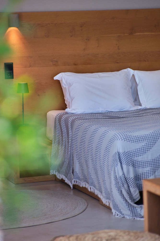 Hidden Retreats Kythera 11/50
