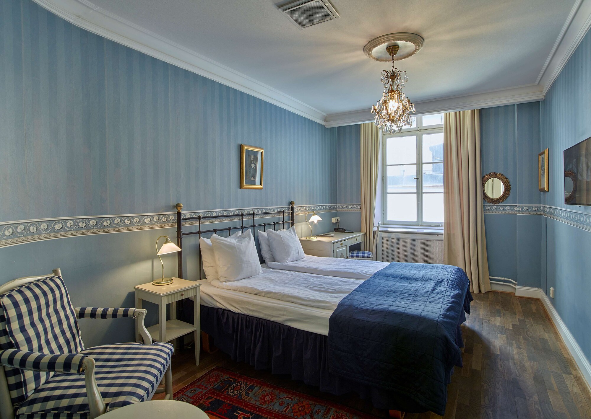 STANDARD, KING BED