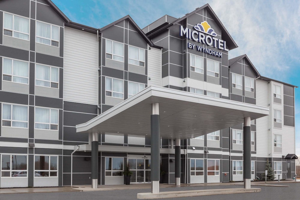 Microtel Inn & Suites by Wyndham Oyster Bay 1/56