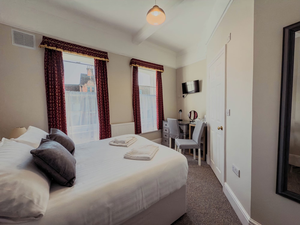 Newport Quay Bed And Breakfast 11/45