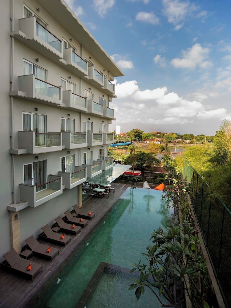 Kuta Galleria Hotel 8/69