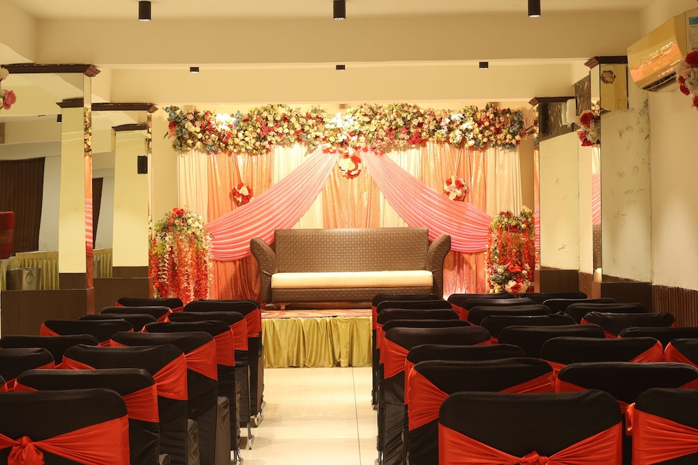 HOTEL SUDARSHAN PALACE 33/48