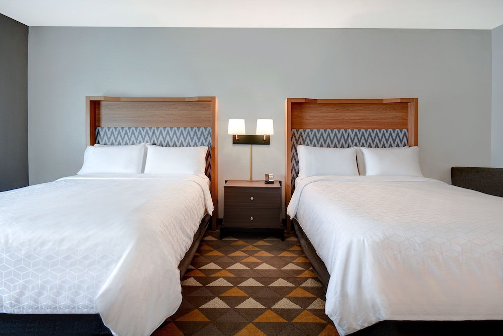 Holiday Inn Erie 15/64
