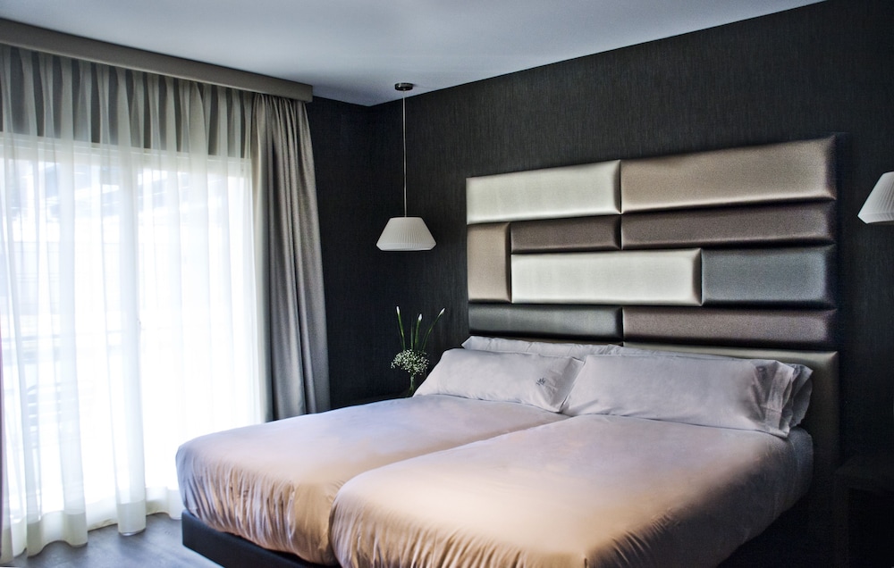 Sant Jordi Boutique Hotel 25/69