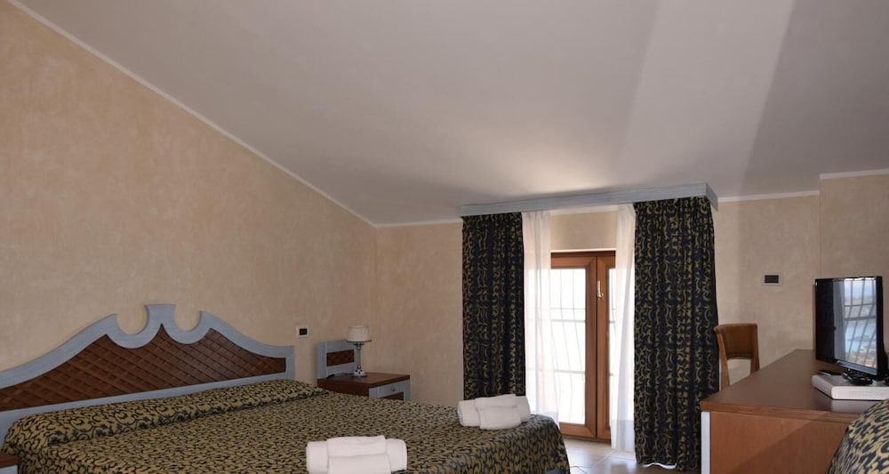HOTEL RESIDENZA DEL GOLFO 36/38