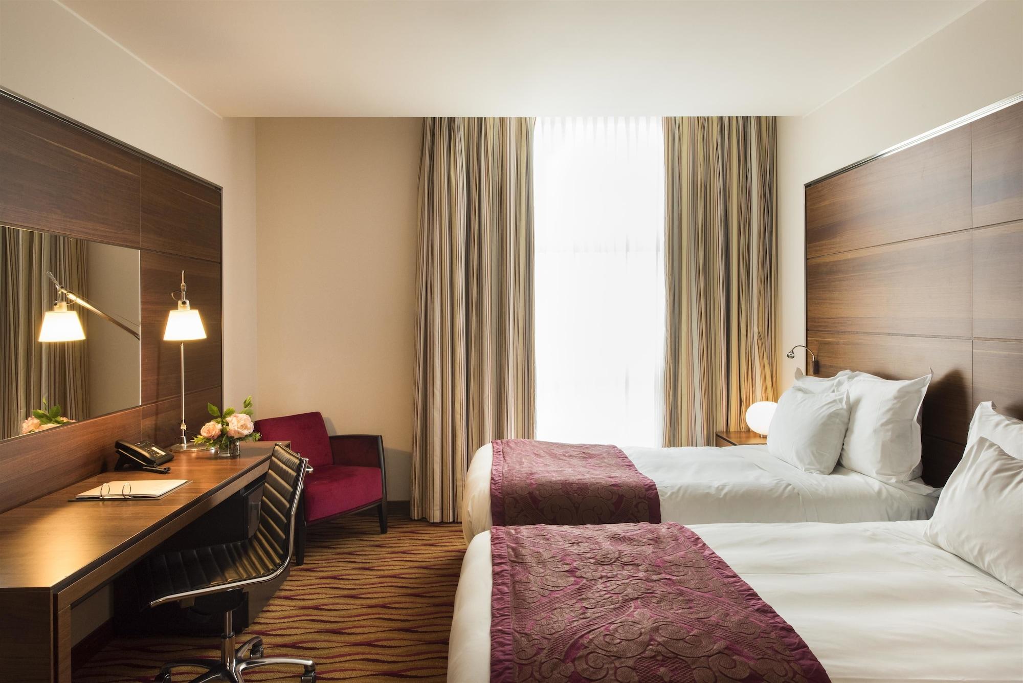 Connecting, Family, Multiple Beds