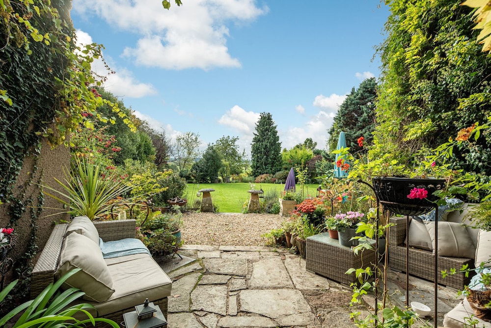 Compton House - Guest House 19/25