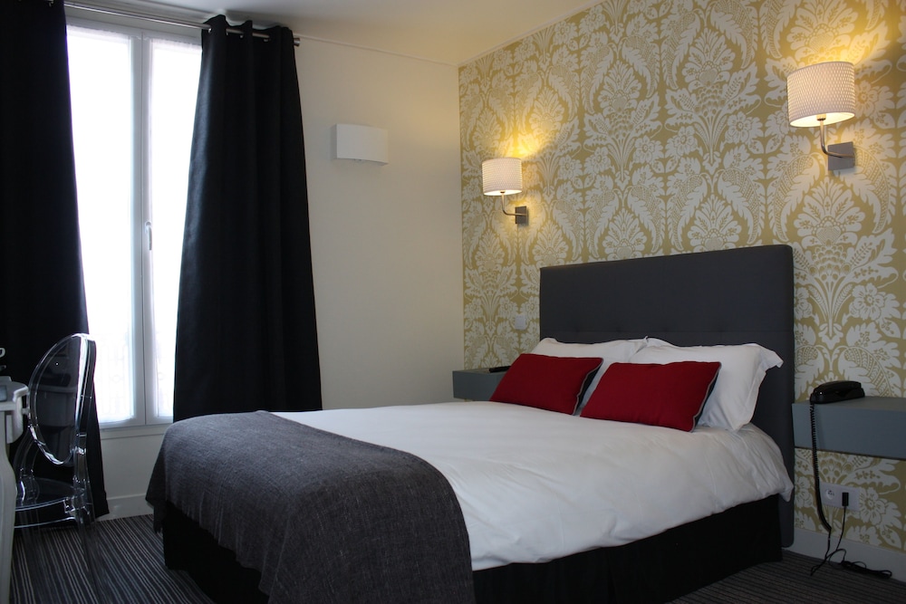 Le Dauphin Hotel 11/67