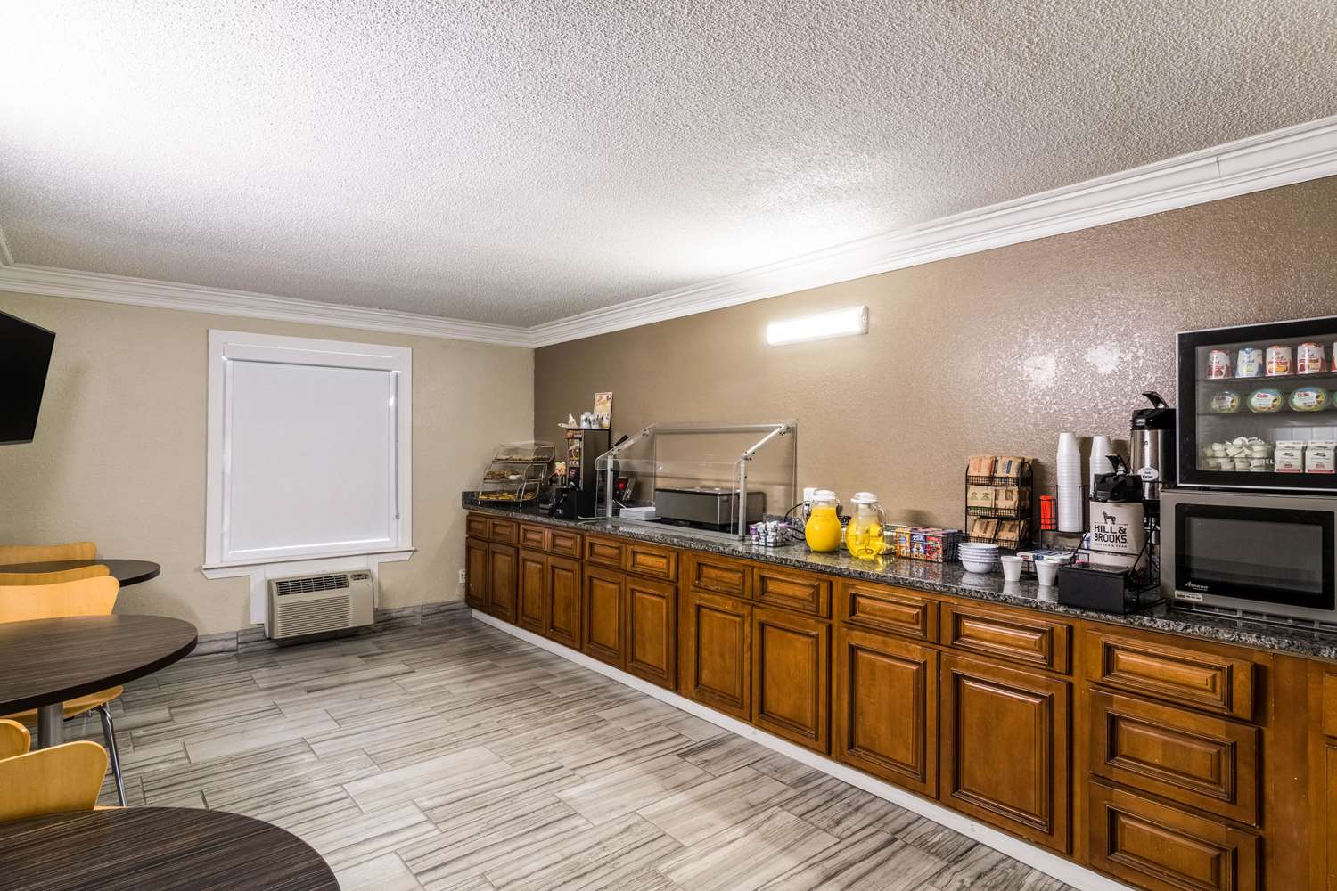 Quality Inn Pensacola, FL 10/36