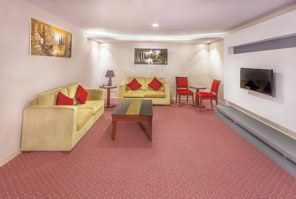 Sofia Suites Hotel 12/17