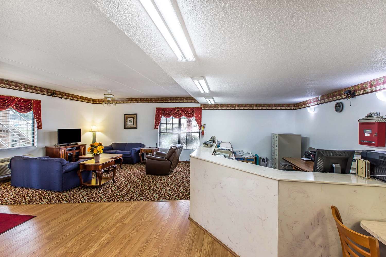 Econo Lodge Inn & Suites Albany North 28/41
