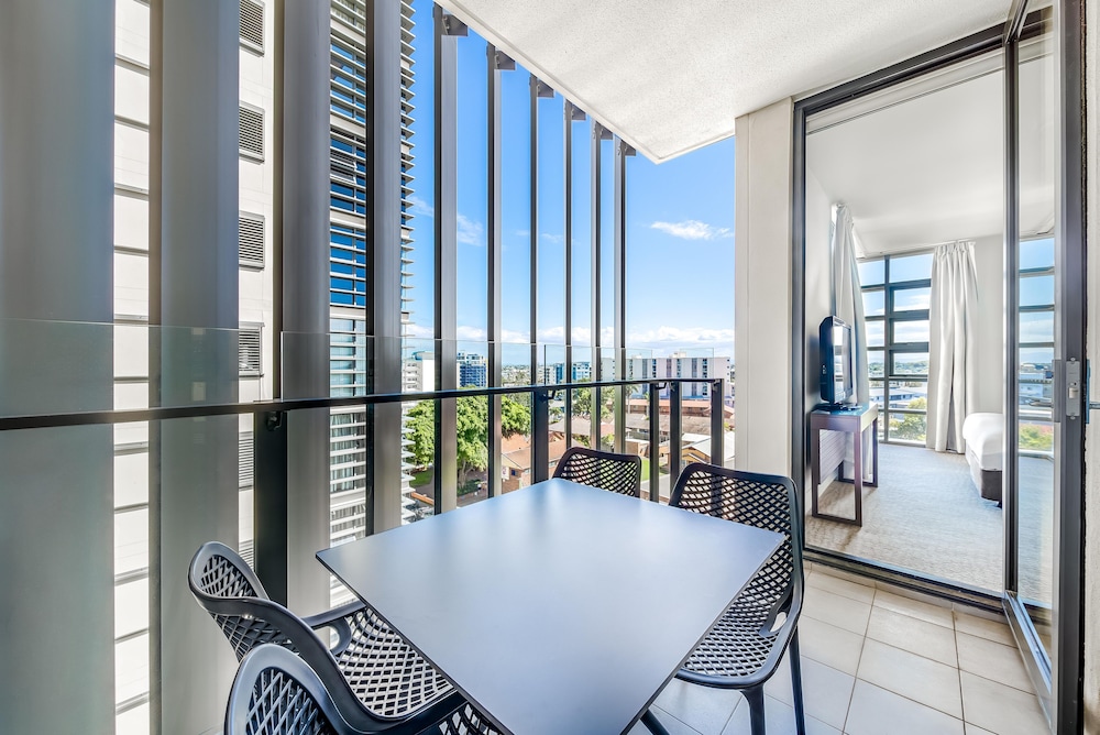 Oaks Redcliffe Mon Komo Suites، North Lakes، Narangba 65/77