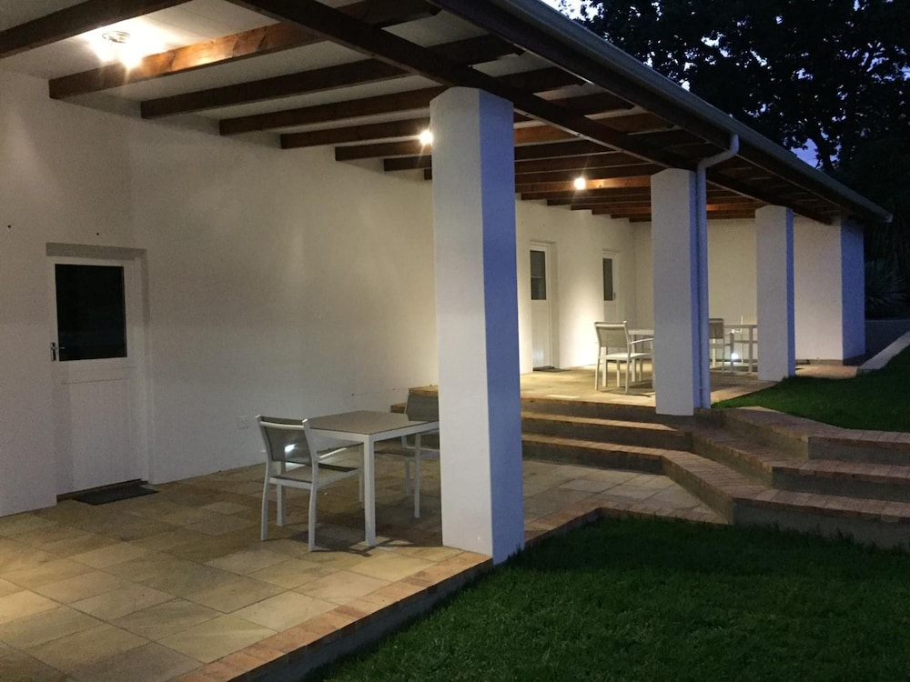 La Sosta Restaurant & Guest House 25/28