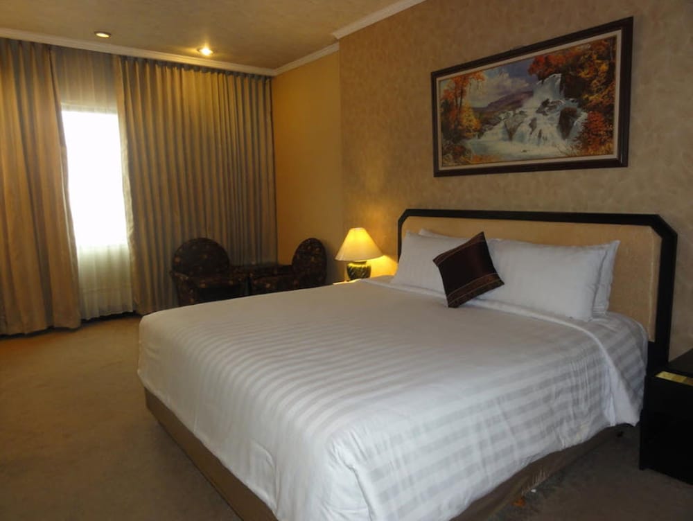 Regents Park Hotel 10/31
