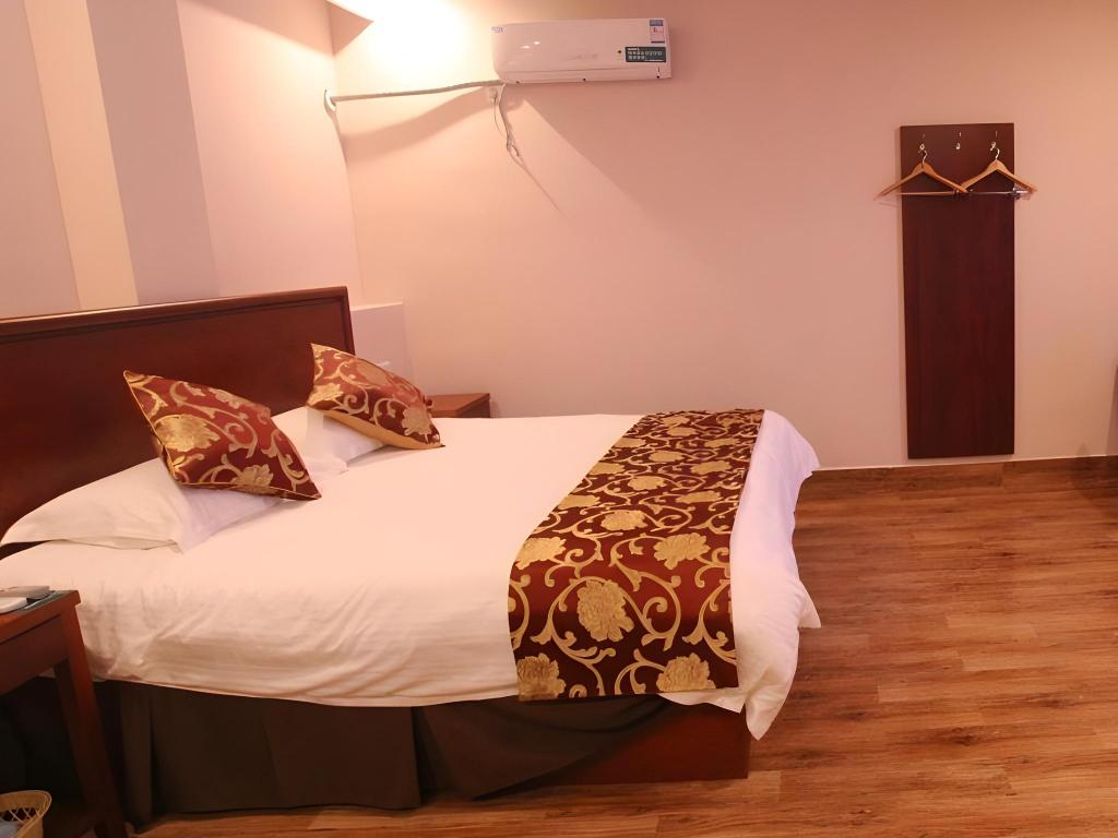 Room, King Bed, Queen Bed