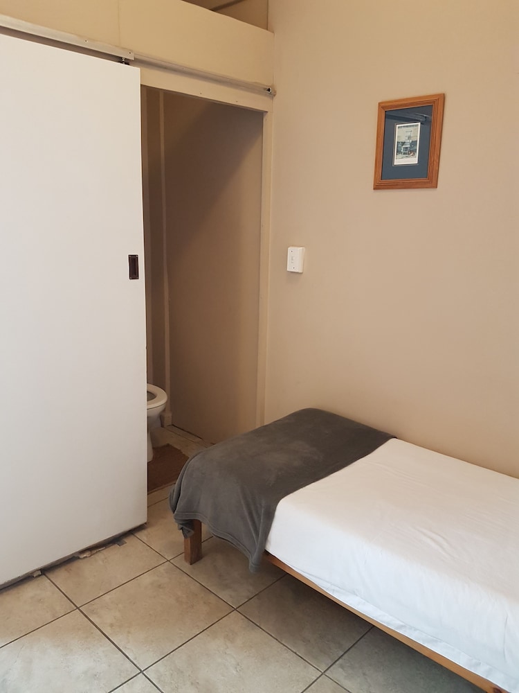 Oasis Shanti Backpackers 10/49