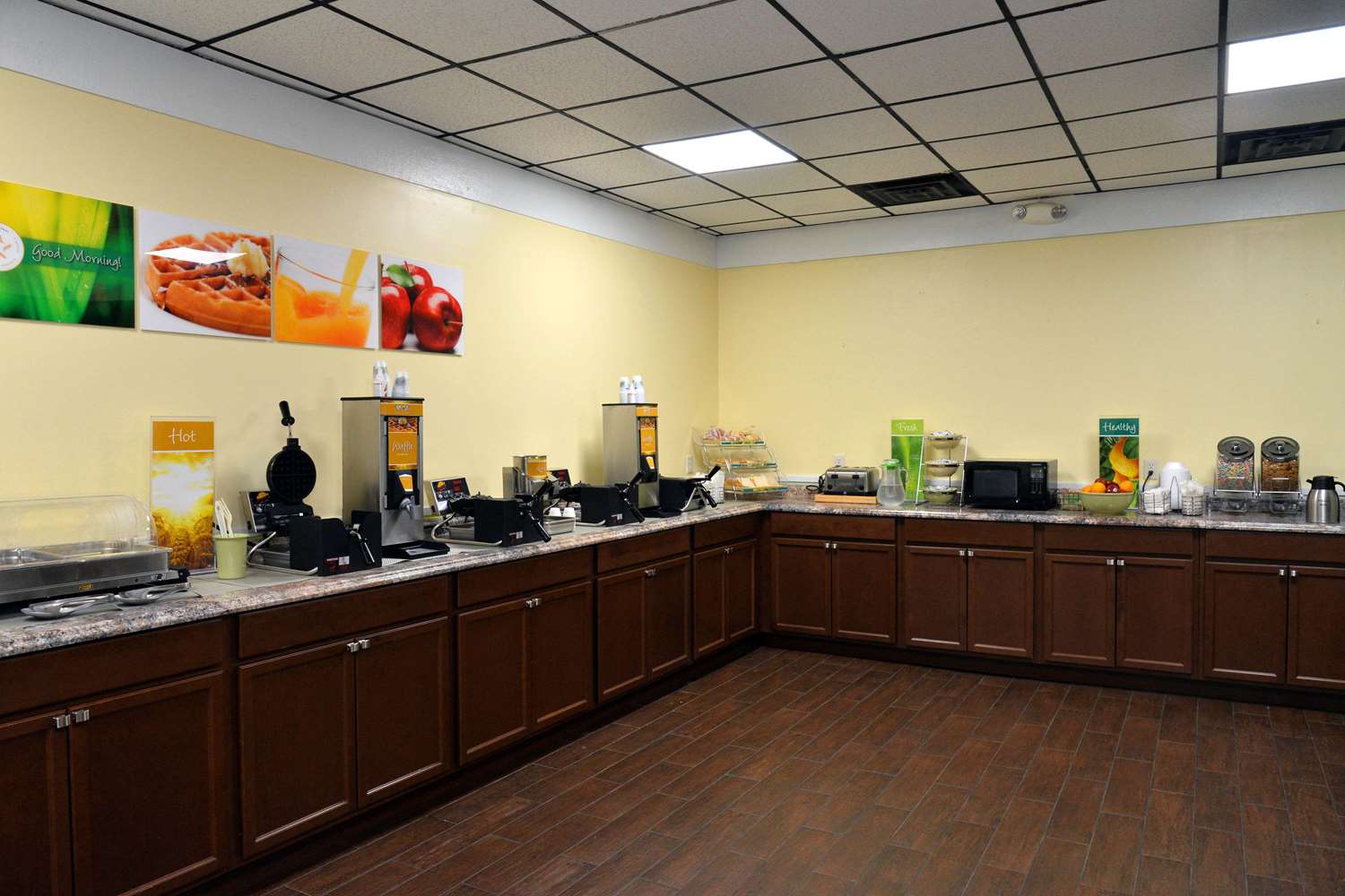 Quality Inn & Suites Gulf Breeze Bayside near Pensacola Beach 26/33